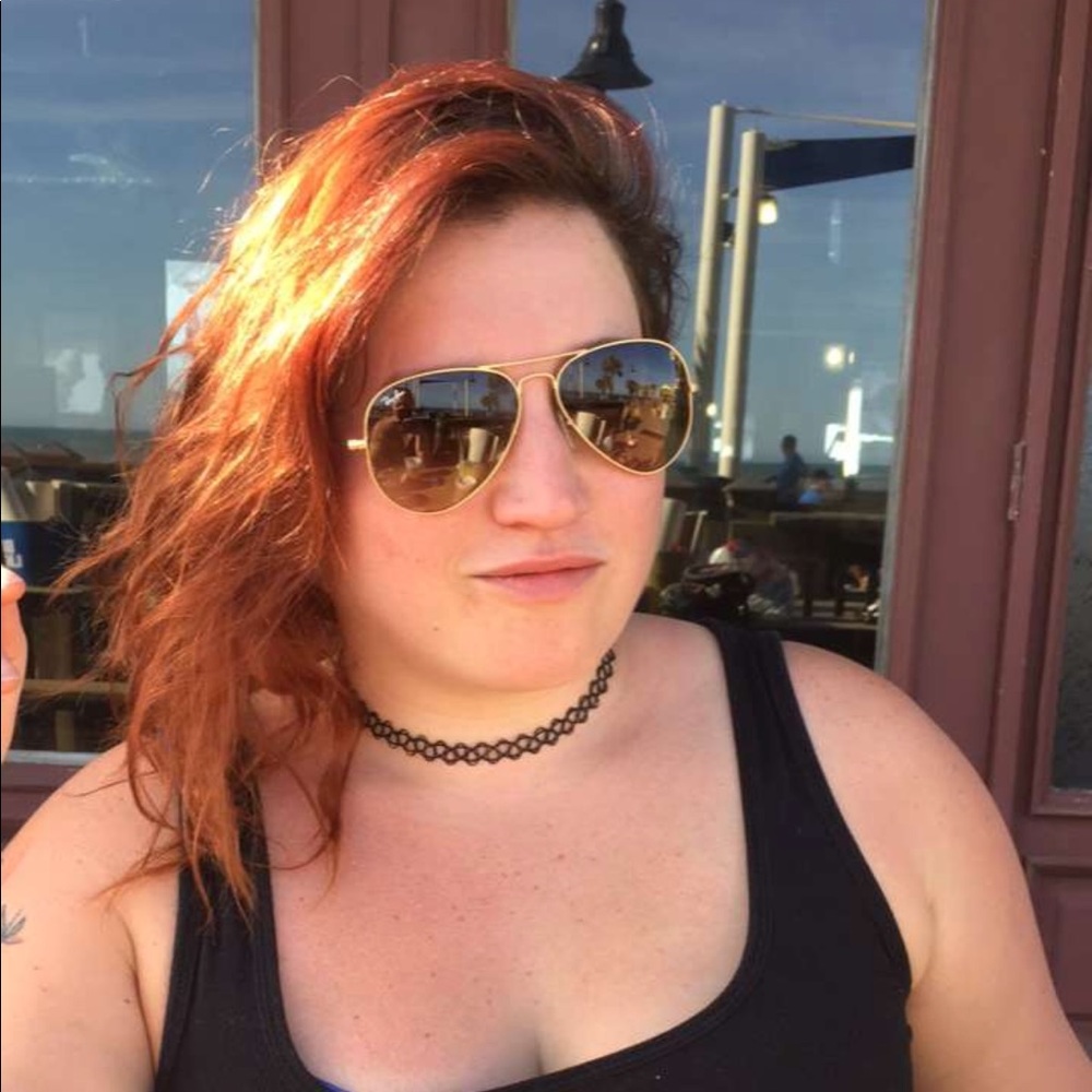 Meet Your Posher, Nicki! 💜 5 Star Rated